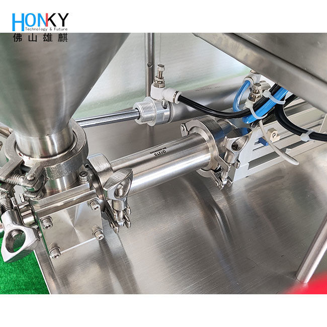 آلة تعبئة زجاجات معجون الكريم من نوع الناقلة المكتبية مع مضخة بيستون Q-R لتعبئة الزجاجات بكميات صغيرة