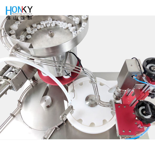 آلة تعبئة وتغطية سائلة سطح مكتب أوتوماتيكية بالكامل سعة 30 مل مع مضخة مكبس سيراميك لكواشف المختبر